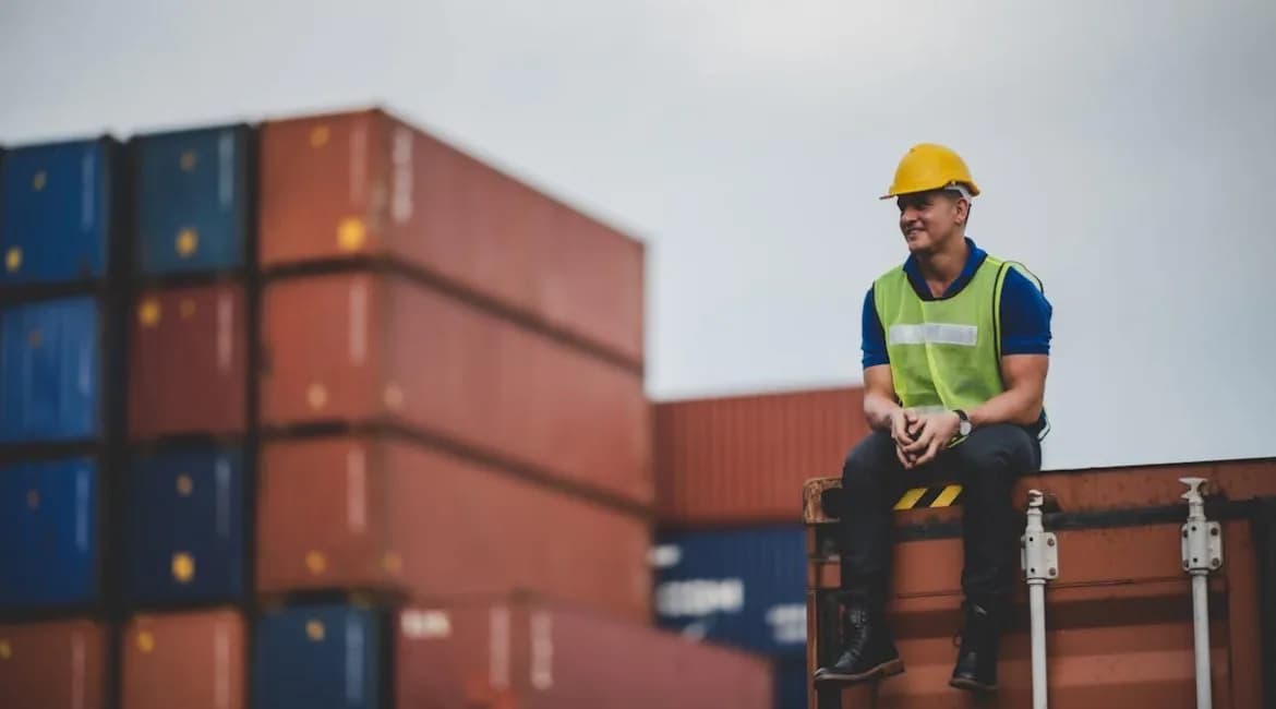 Jak zacząć karierę w spedycji i uniknąć typowych błędów