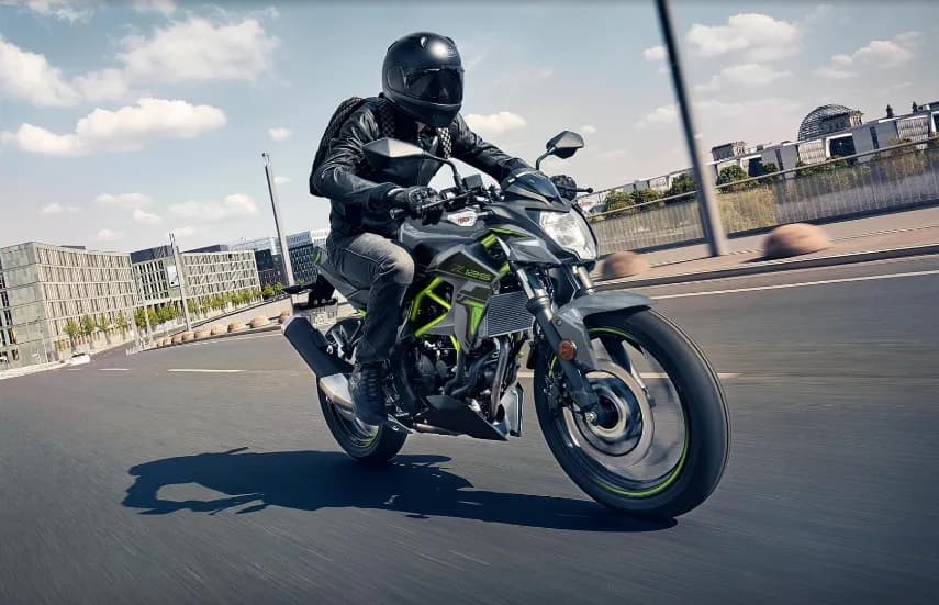 Nauka jazdy motorem bezpiecznie? To 5 zasad dla nowych kierowców