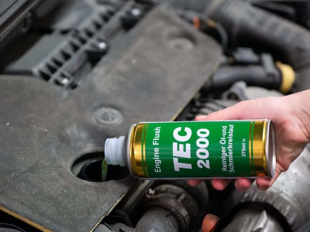 Czy w Twoim oleju jest płyn chłodniczy? Oto 5 niepokojących oznak!