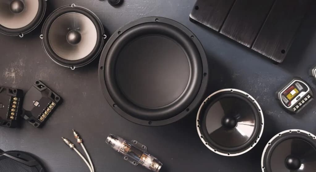 Jak dobrać idealne głośniki do radia samochodowego? 6 wskazówek