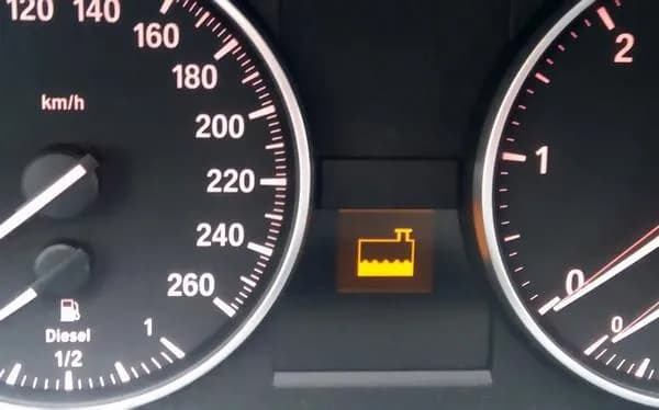 Co oznacza świecąca się kontrolka płynu chłodniczego BMW? Rady