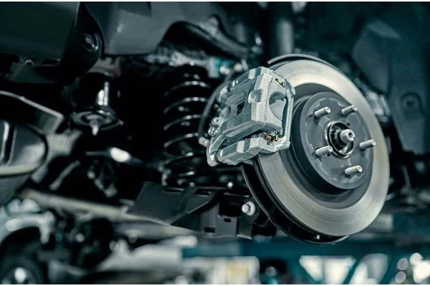 Czym prawidłowo smarować prowadnice hamulców? Nasz poradnik!