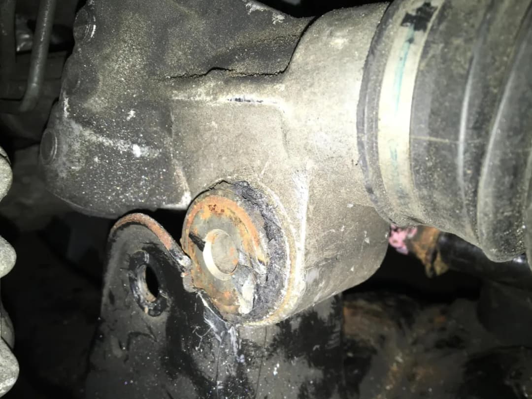 5 powodów, dla których luz na drążku kierowniczym to jest problem