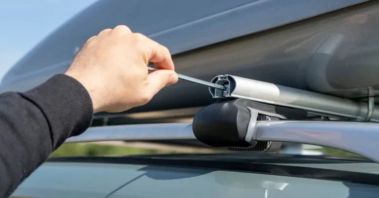 Montaż belek bagażnika dachowego? Zrób to sam już w 15 minut!