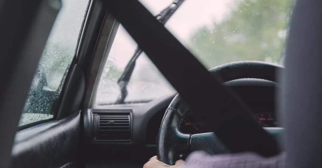 Czy młody kierowca może jeździć sam? Co mówią przepisy? To fakty!