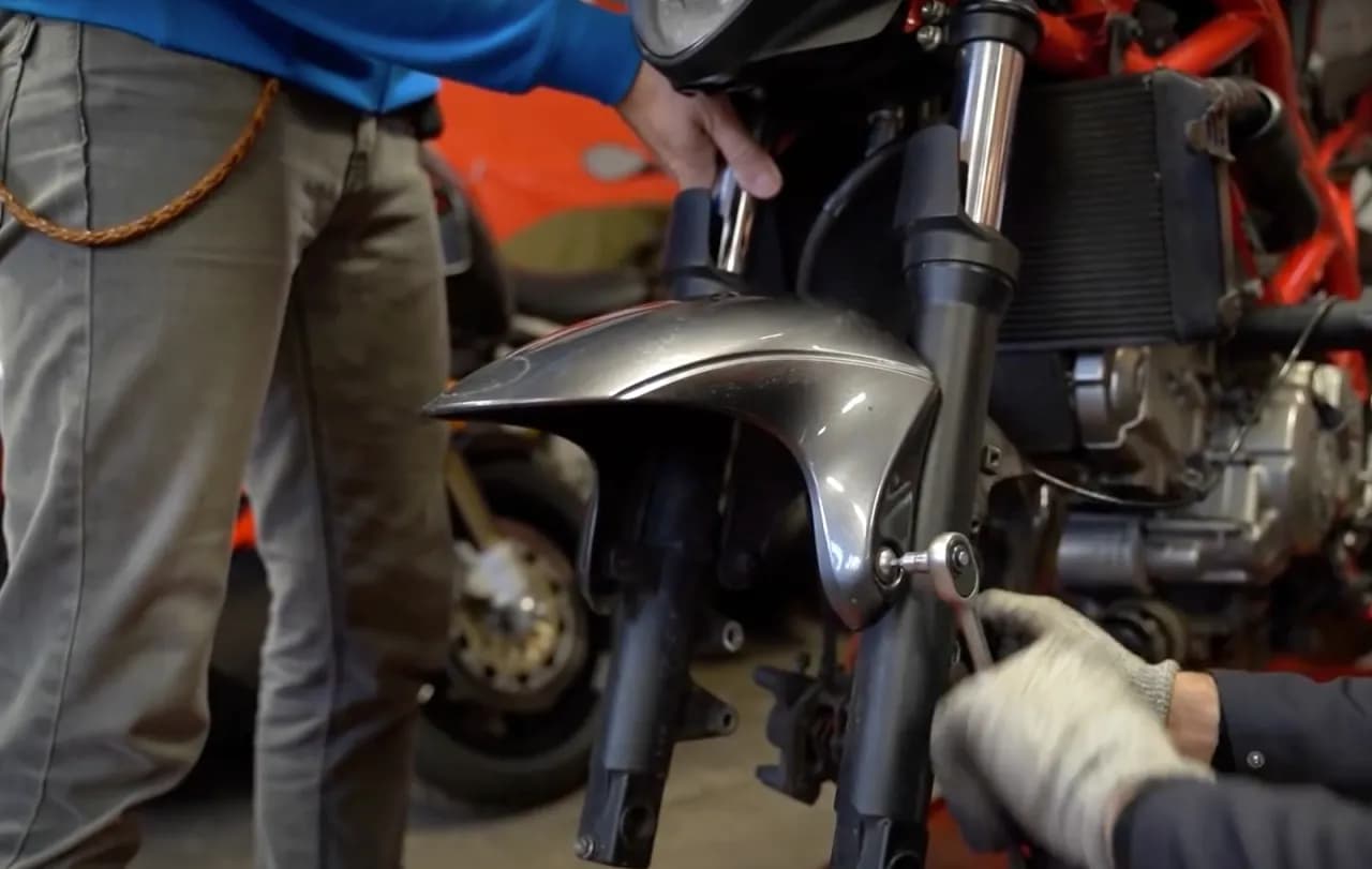 Co ile wymiana oleju w lagach? Uniknij kosztownych napraw!